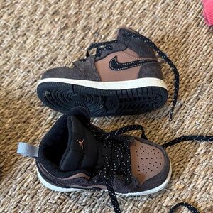 Nike Kids Black and Tan Sneakers